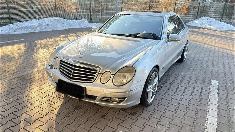 Silber Gebraucht 2007 Mercedes E320 Avantgarde Limousine | 5.500 € (Superpreis) - Bild 1/4