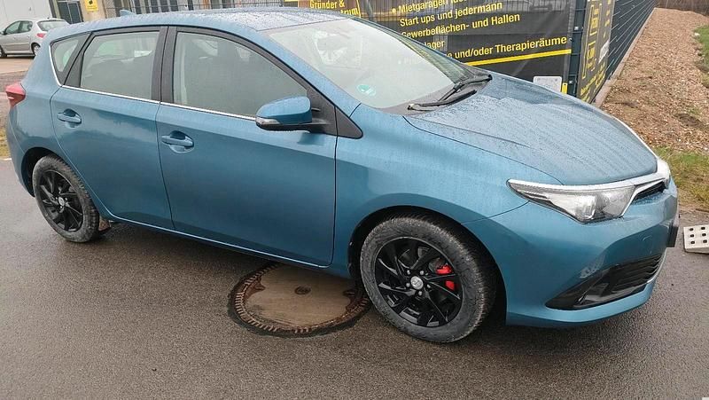 Gebraucht Toyota Auris Edition-S 116 PS (85 kW) 2016 Blau Limousine