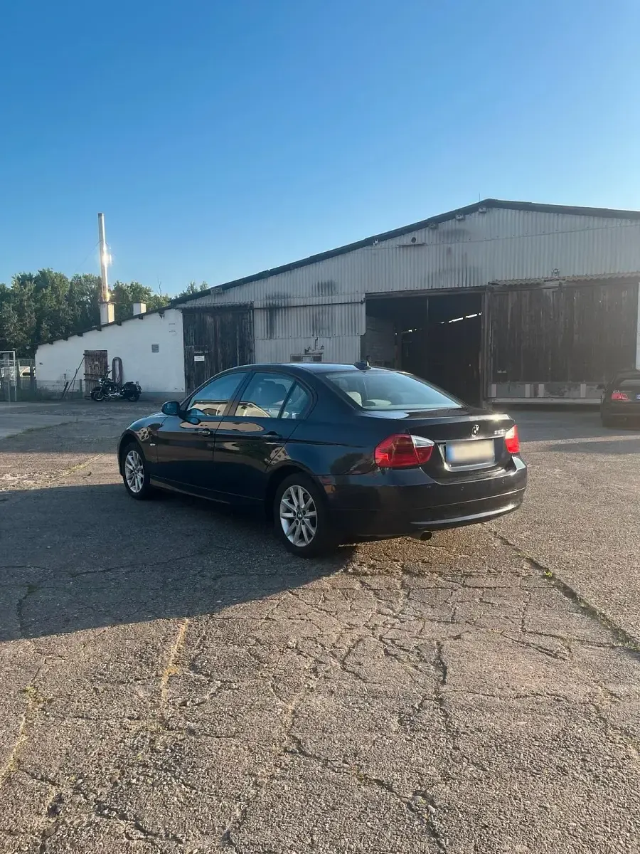 Gebraucht BMW 320 150 PS (110 kW) 2006 Blau Limousine