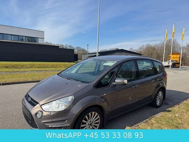Gebraucht Ford S-MAX Titanium 140 PS (102 kW) 2014 Braun Van / Kleinbus