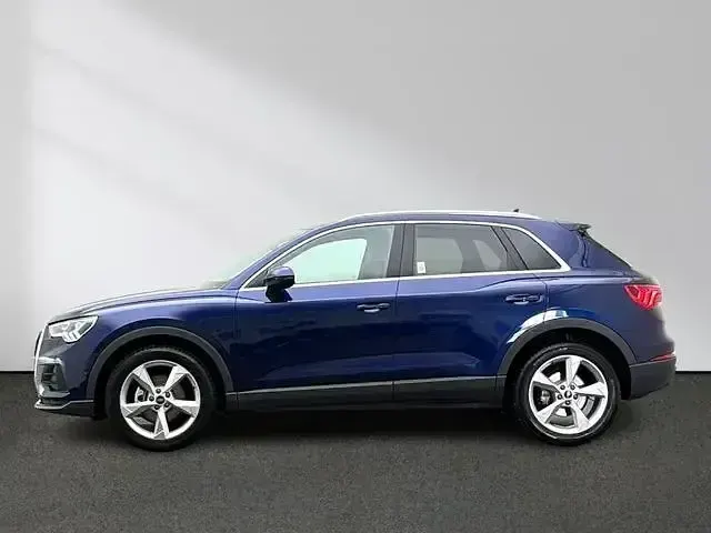 Gebraucht Audi Q3 Ambiente 150 PS (110 kW) 2025 Navarrablau metallic SUV