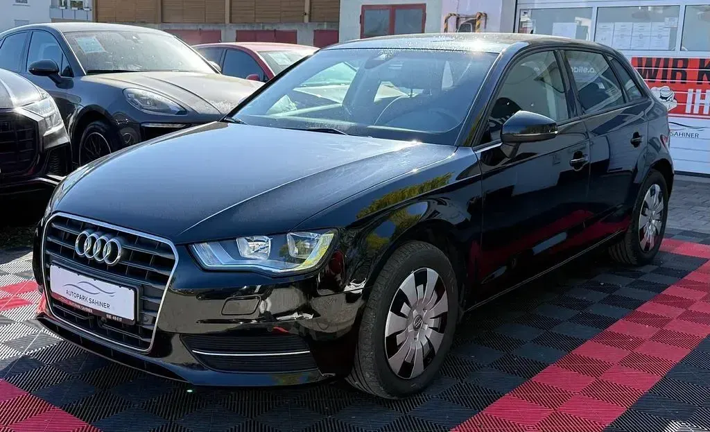 Gebraucht Audi A3 Attraction 105 PS (77 kW) 2014 Schwarz Limousine