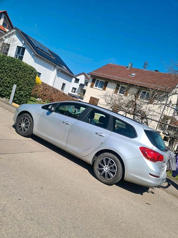 Gebraucht Opel Astra 140 PS (102 kW) 2011 Silber Kombi