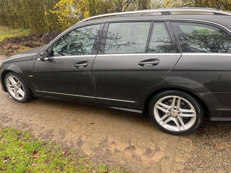 Gebraucht Mercedes C300 231 PS (169 kW) 2011 Schwarz Kombi