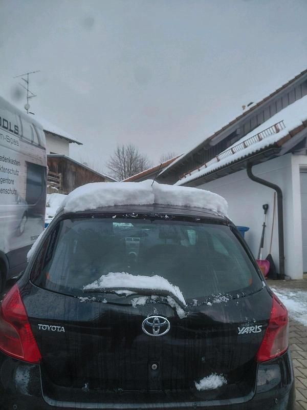 Gebraucht Toyota Yaris 70 PS (51 kW) 2009 Schwarz Kleinwagen