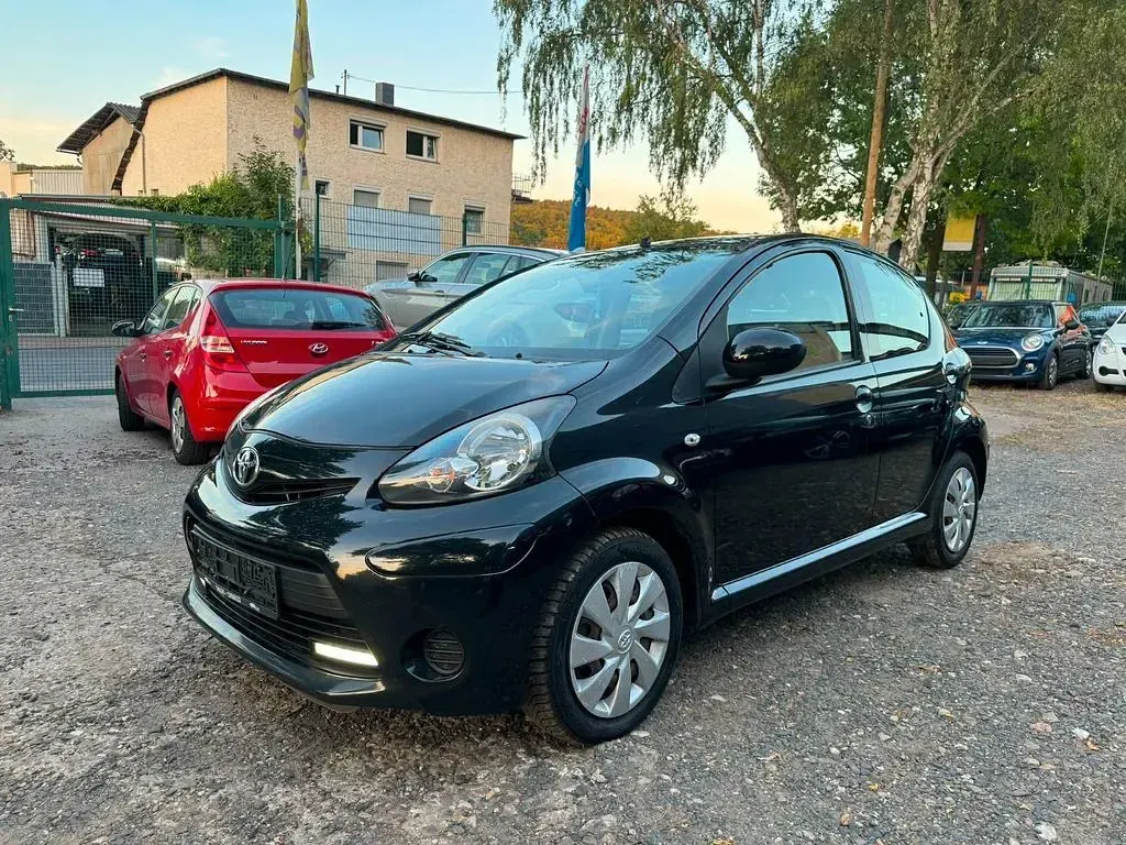 Gebraucht Toyota Aygo Cool 68 PS (50 kW) 2014 Schwarz Kleinwagen