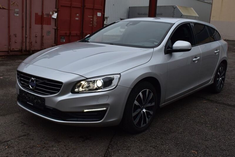 Silber Gebraucht 2017 Volvo V60 Linje Svart Kombi | 15.999 € (Superpreis) - Bild 1/4