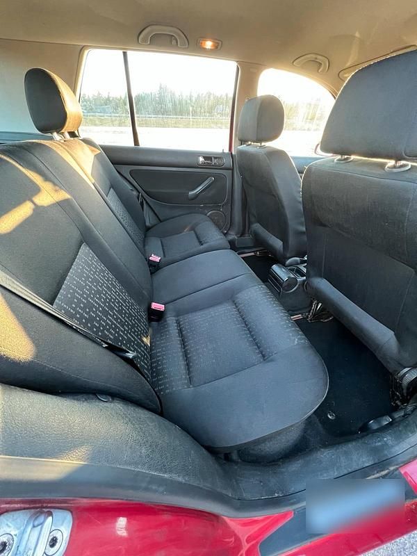 Gebraucht VW Golf IV 100 PS (73 kW) 2002 Rot Kleinwagen