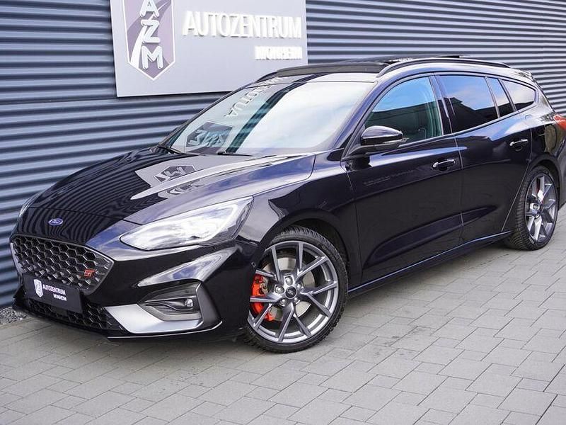 Obsidianschwarz metallic Gebraucht 2021 Ford Focus Performance Edition Kombi | 29.990 € (Fairer Preis) - Bild 1/4