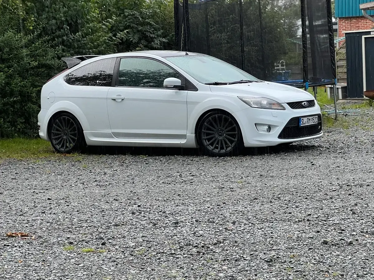 Gebraucht Ford Focus ST 226 PS (166 kW) 2008 Weiß Limousine