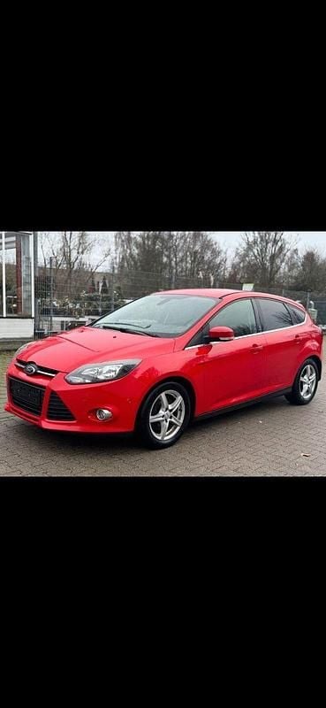 Gebraucht Ford Focus Champions Edition 150 PS (110 kW) 2012 Rot Limousine