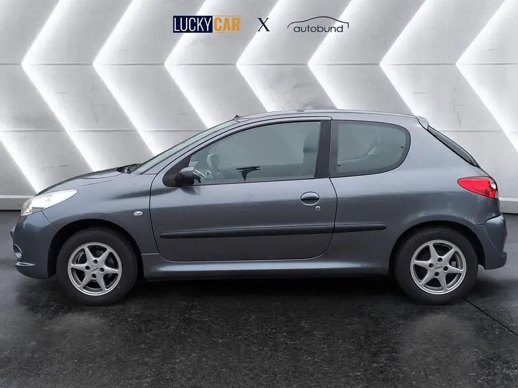 Gebraucht Peugeot 206+ 75 PS (55 kW) 2009 Grau Kleinwagen