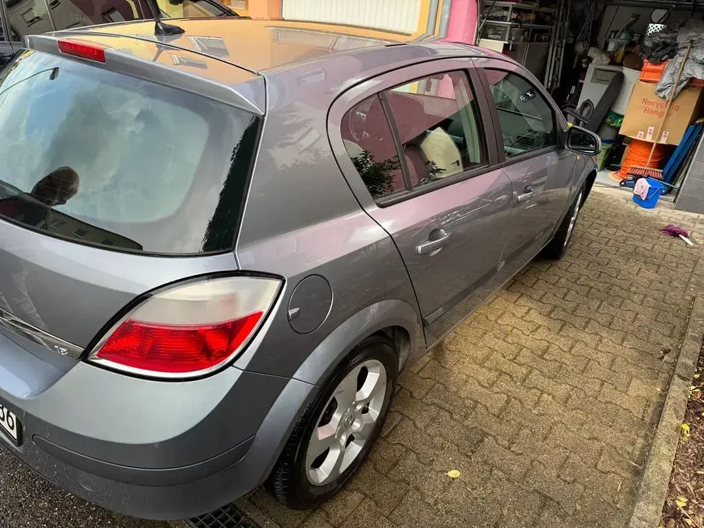 Gebraucht Opel Astra 125 PS (91 kW) 2004 Silber Limousine