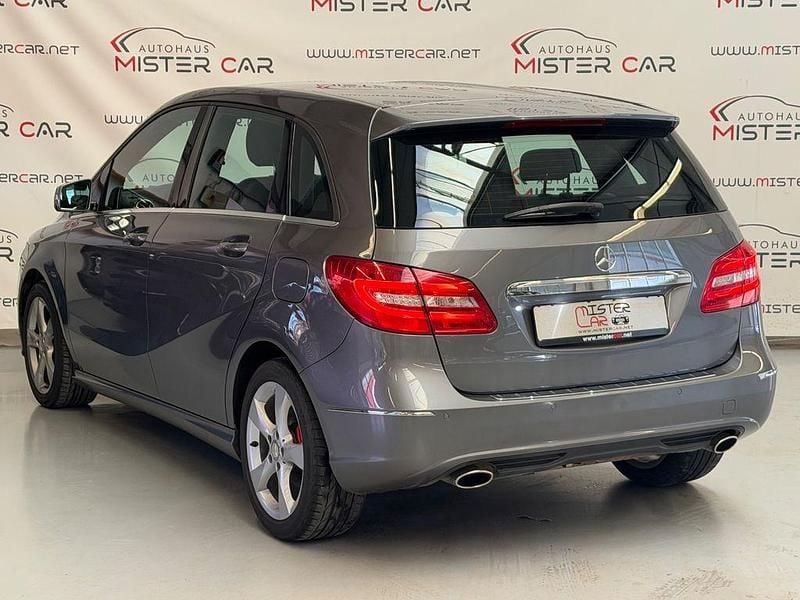 Gebraucht Mercedes B200 Sport 156 PS (114 kW) 2013 Grau Van / Kleinbus