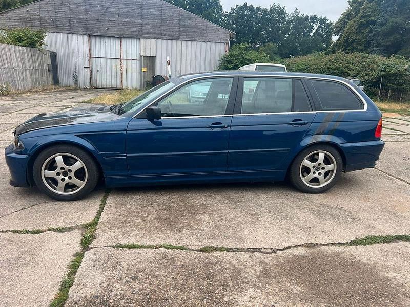 Blau Gebraucht 2001 BMW 320 Performance Kombi | 2.000 € (Guter Preis) - Bild 1/4