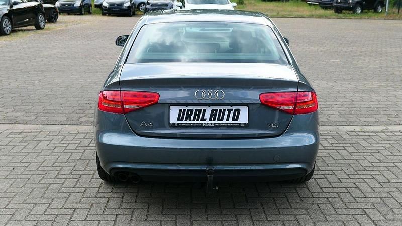 Gebraucht Audi A4 Attraction 143 PS (105 kW) 2013 Grau Limousine