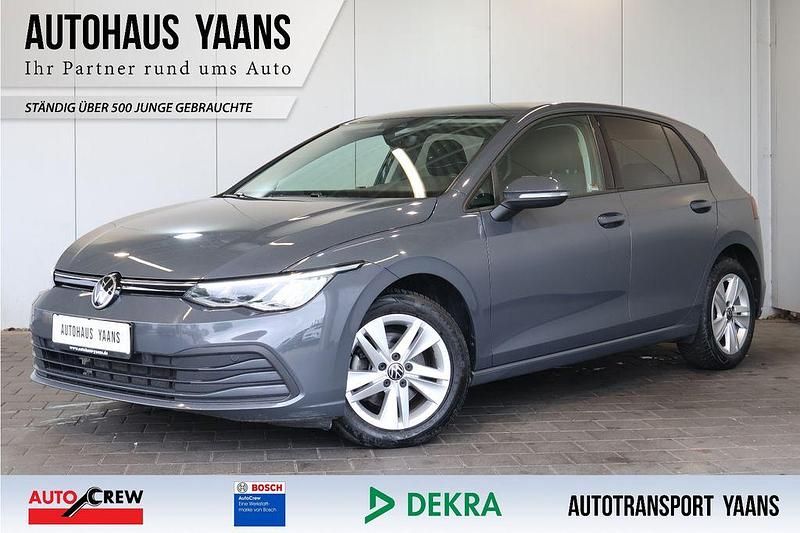 Grau Gebraucht 2020 VW Golf VIII Life Limousine | 18.289 € (Fairer Preis) - Bild 1/4