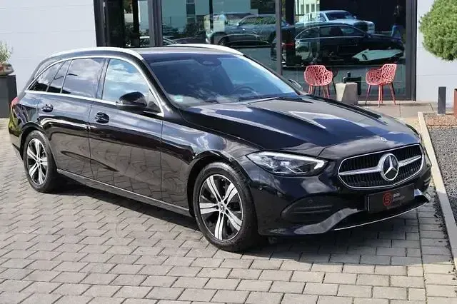 Gebraucht Mercedes C200 Avantgarde 204 PS (150 kW) 2022 Schwarz Limousine