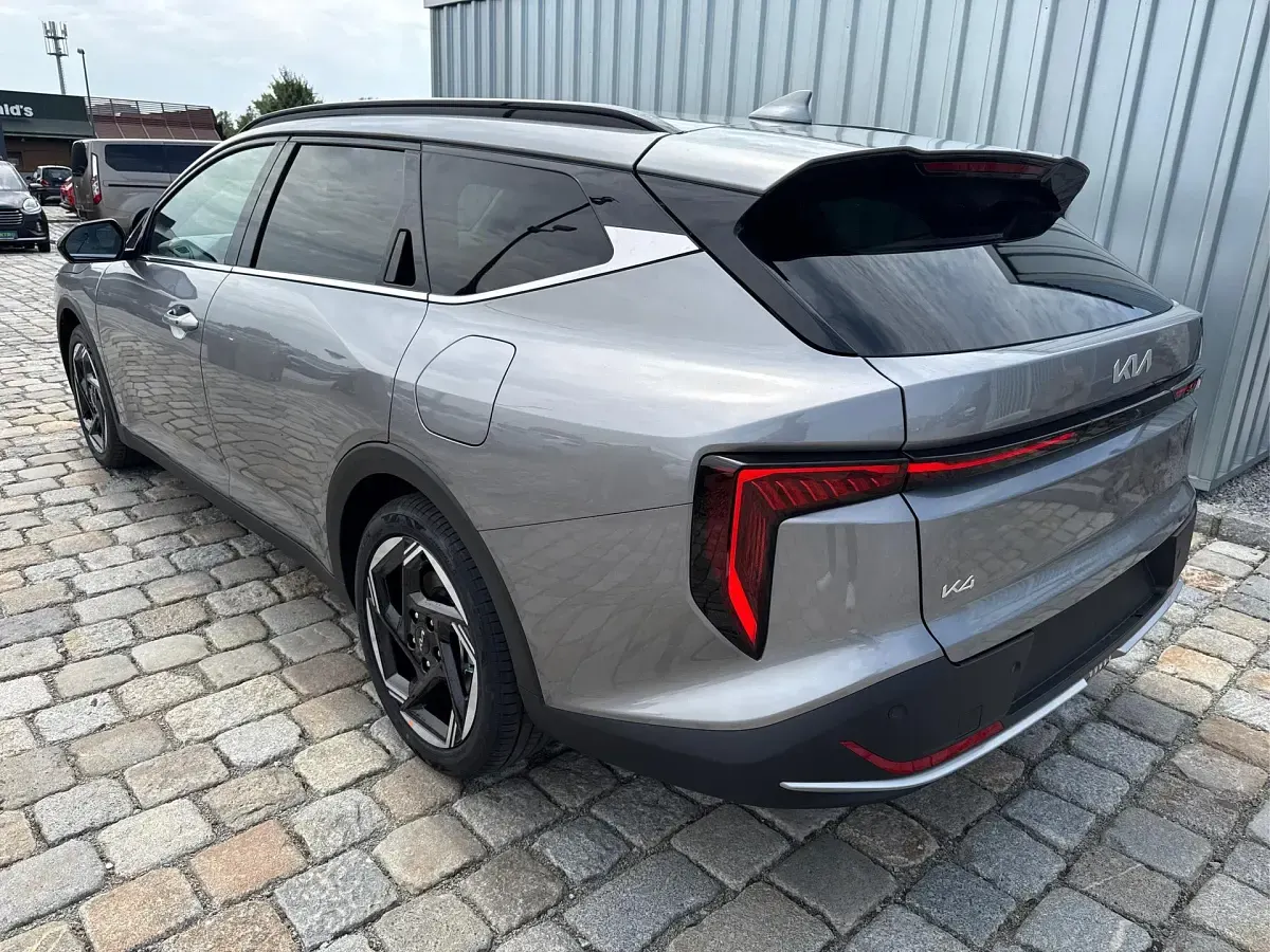 Neu Kia K4 179 PS (131 kW) 2026 Steel silver metallic Limousine