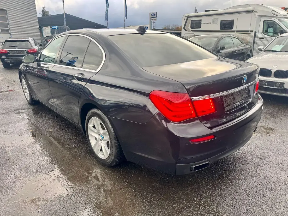 Gebraucht BMW 730 M Sport 245 PS (180 kW) 2011 Schwarz Limousine