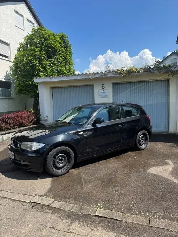 Gebraucht BMW 116 122 PS (89 kW) 2012 Schwarz Kleinwagen