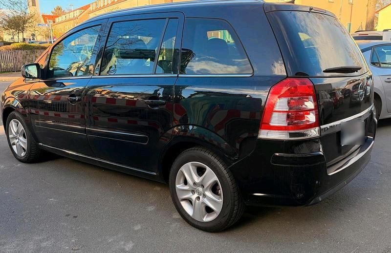 Gebraucht Opel Zafira 120 PS (88 kW) 2012 Schwarz Van / Kleinbus
