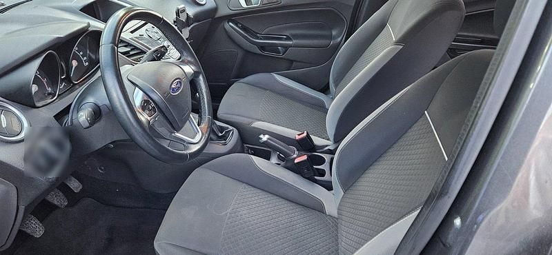 Gebraucht Ford Fiesta 101 PS (74 kW) 2017 Grau Kleinwagen