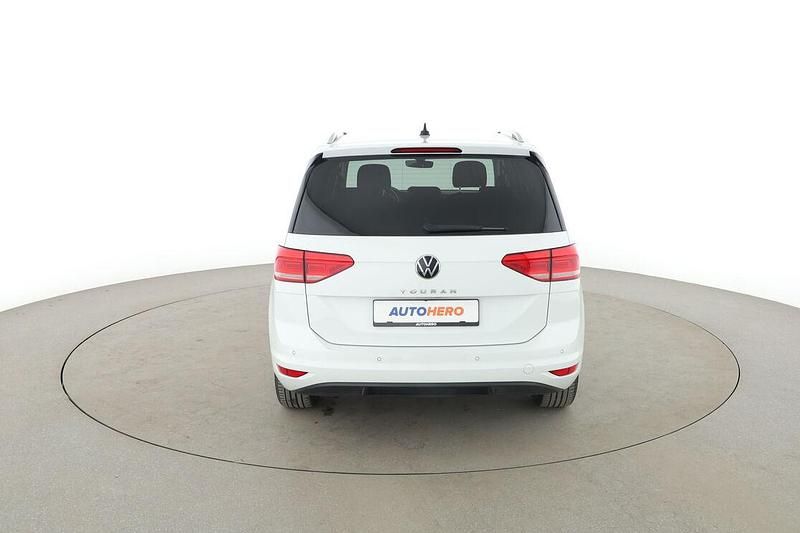 Gebraucht VW Touran Highline 150 PS (110 kW) 2022 Weiß Van / Kleinbus
