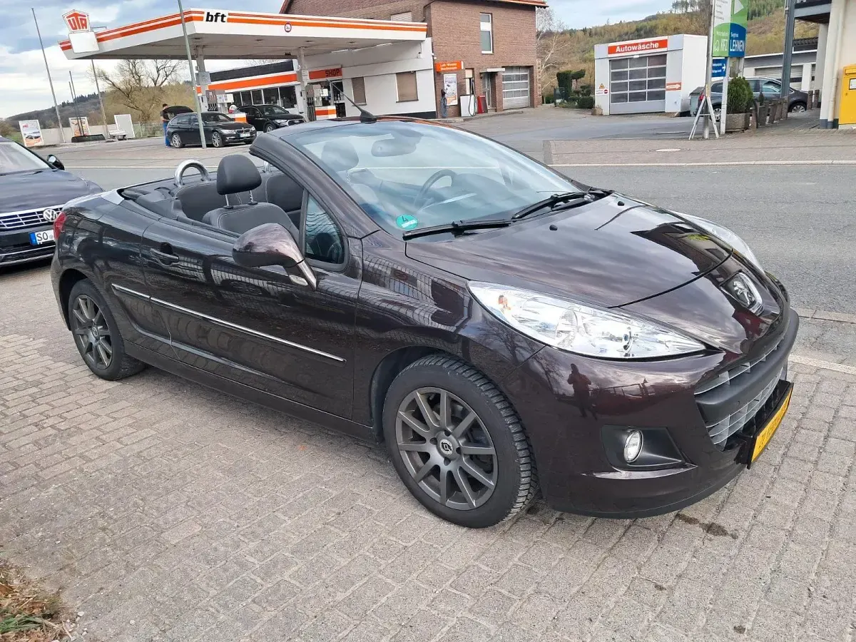 Gebraucht Peugeot 207 CC 112 PS (82 kW) 2014 Braun Cabrio
