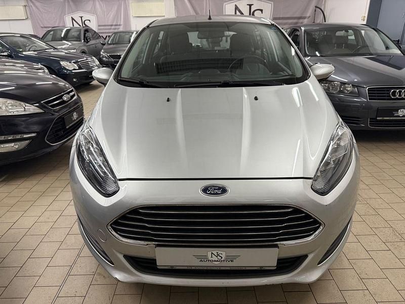 Gebraucht Ford Fiesta 80 PS (58 kW) 2015 Silber Kleinwagen