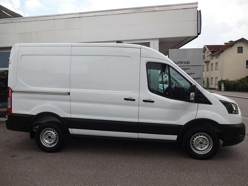 Gebraucht Ford Transit Basis 131 PS (96 kW) 2023 Frostweiß Van / Kleinbus