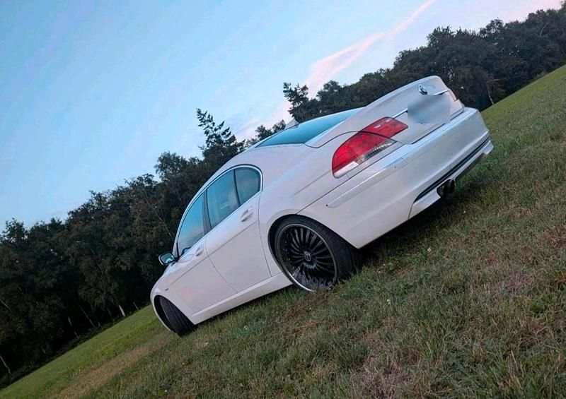 Gebraucht BMW 750 367 PS (269 kW) 2007 Weiß Limousine