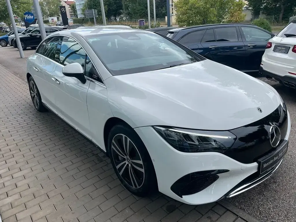 Gebraucht Mercedes EQE300 Advanced 180 kW (245 PS) 2025 Unilack polarweiß Limousine
