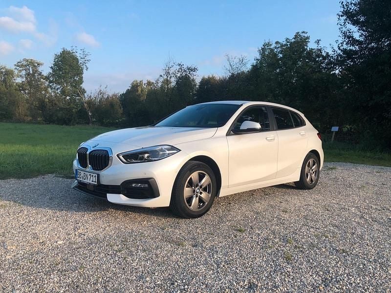 Weiß Gebraucht 2019 BMW 116 Advantage Kleinwagen | 15.500 € (Fairer Preis) - Bild 1/4
