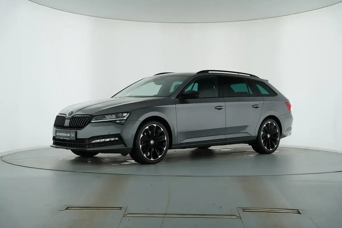 Gebraucht Skoda Superb SportLine 190 PS (139 kW) 2024 Graphitegrau metallic Kombi