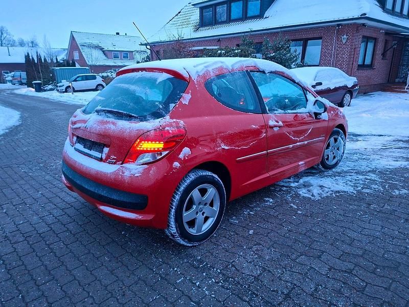 Gebraucht Peugeot 207 74 PS (54 kW) 2011 Rot Kleinwagen