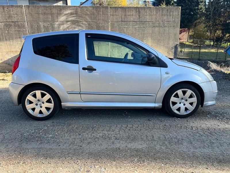 Gebraucht Citroën C2 VTR Sport 109 PS (80 kW) 2004 Silber Kleinwagen