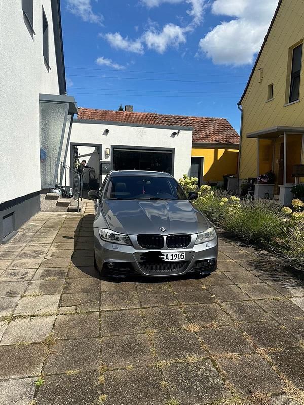 Grau Gebraucht 2011 BMW 335 M Sport Limousine | 15.000 € - Bild 1/4