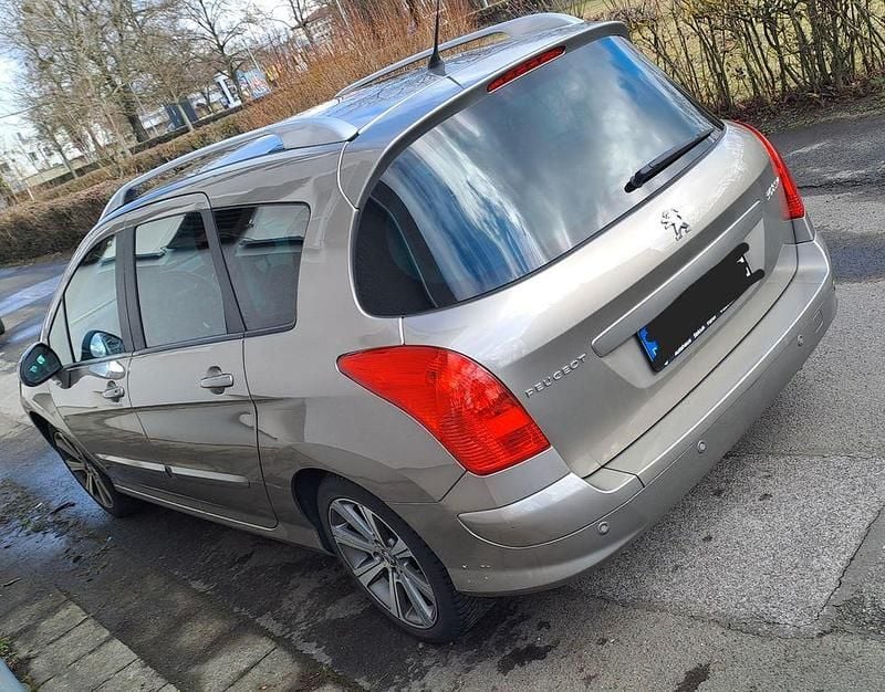 Gebraucht Peugeot 308 SW Platinum 156 PS (114 kW) 2011 Grau Kombi