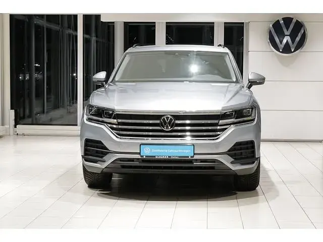 Gebraucht VW Touareg Basis 231 PS (169 kW) 2025 Silber SUV