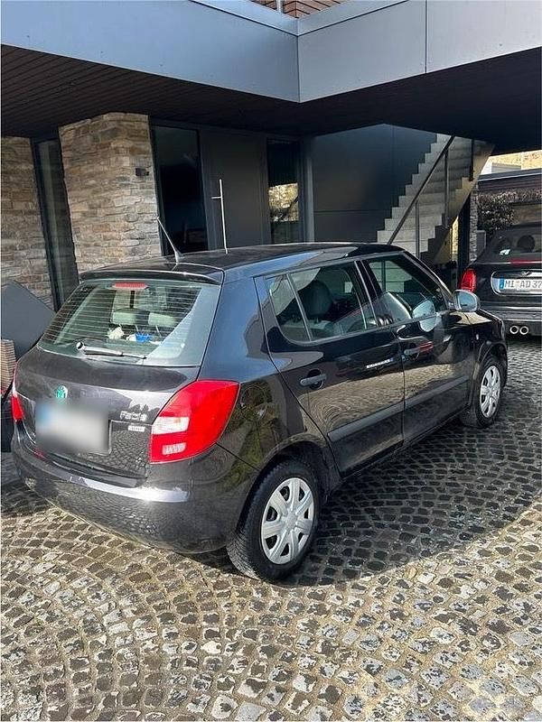 Gebraucht Skoda Fabia 60 PS (44 kW) 2012 Schwarz Kleinwagen