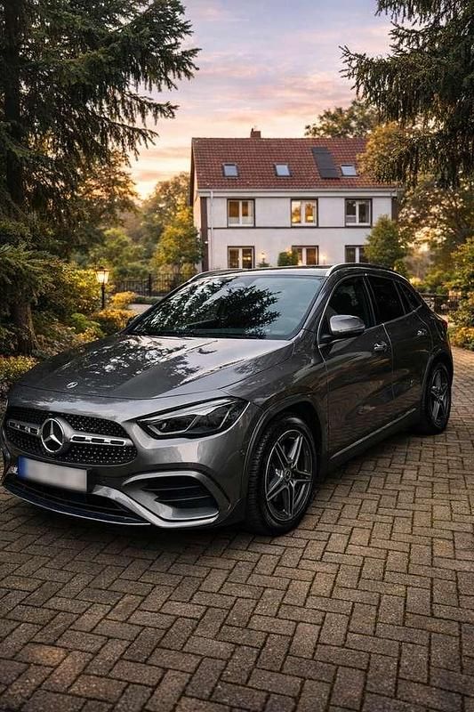 Gebraucht Mercedes GLA200 Advanced Plus 163 PS (119 kW) 2023 Grau SUV