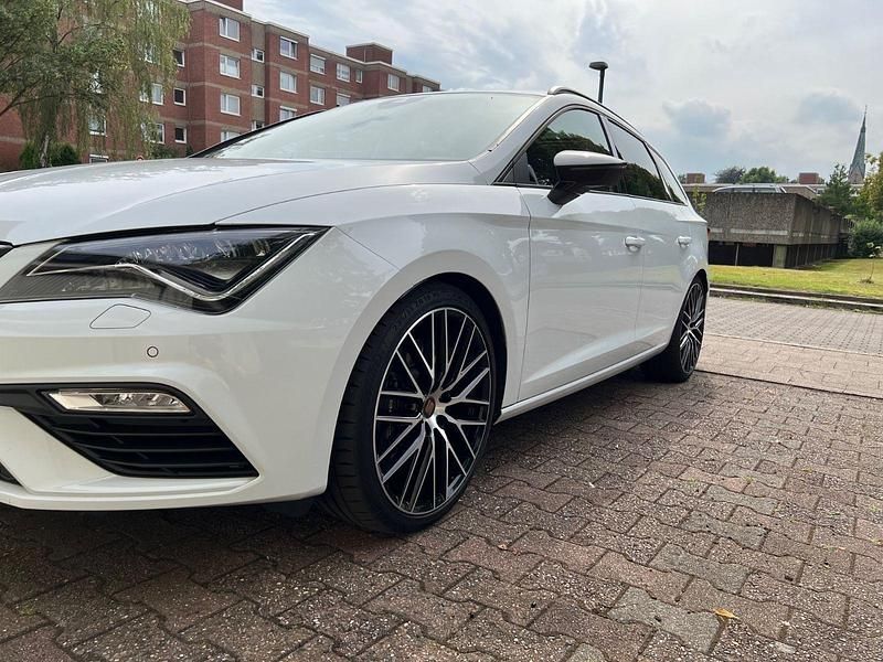 Weiß Gebraucht 2018 Cupra Leon Kombi | 21.000 € (Guter Preis) - Bild 1/4
