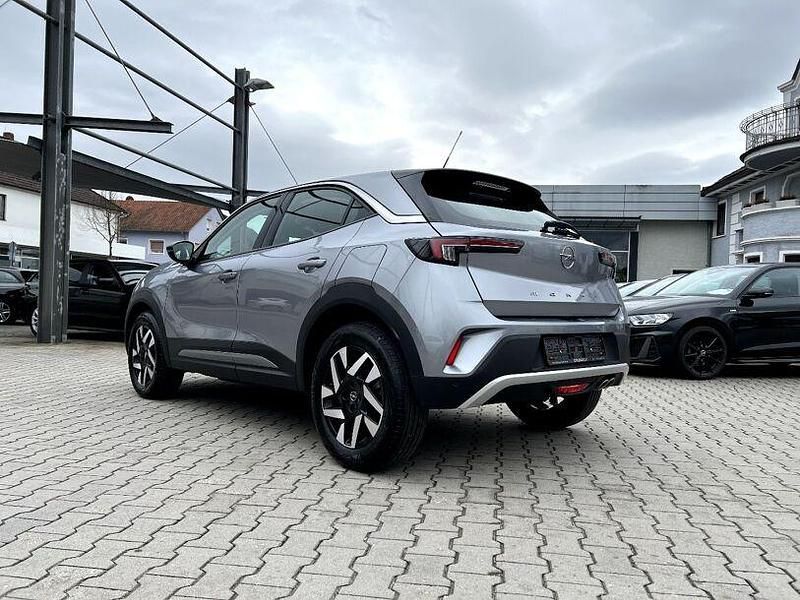 Gebraucht Opel Mokka Elegance 131 PS (96 kW) 2022 Kontrast grau / quarz silber m SUV