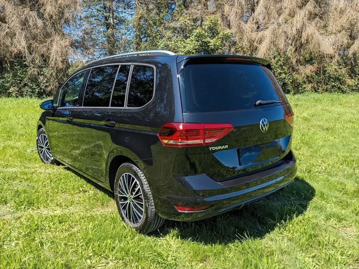 Gebraucht VW Touran United 116 PS (85 kW) 2021 Schwarz Van / Kleinbus