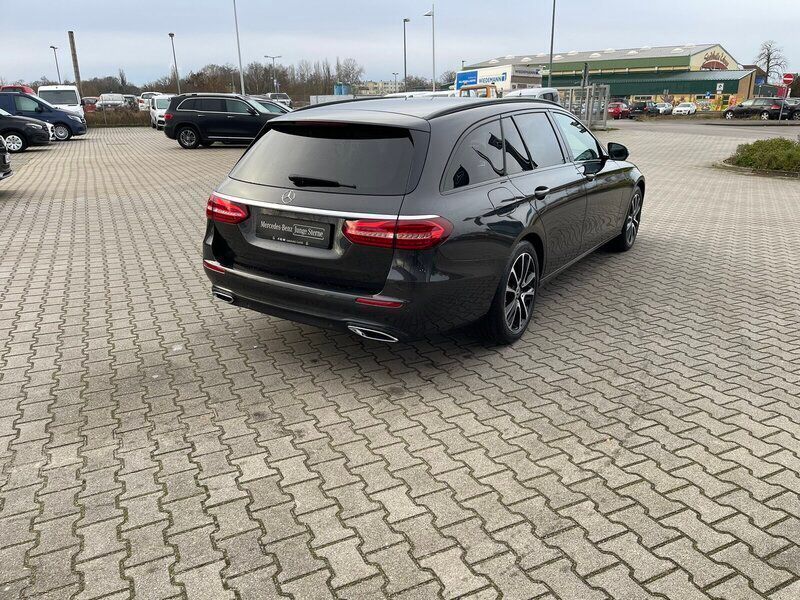 Gebraucht Mercedes E300 Avantgarde 265 PS (194 kW) 2023 Lack graphitgrau Kombi