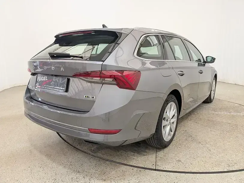 Gebraucht Skoda Octavia 110 PS (80 kW) 2023 Graphitegrau metallic Kombi