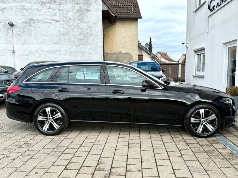 Gebraucht Mercedes C200 Avantgarde 163 PS (119 kW) 2023 Schwarz  unilack Kombi