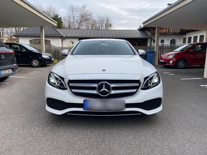 Gebraucht Mercedes E220 Avantgarde 194 PS (142 kW) 2017 Weiß Limousine