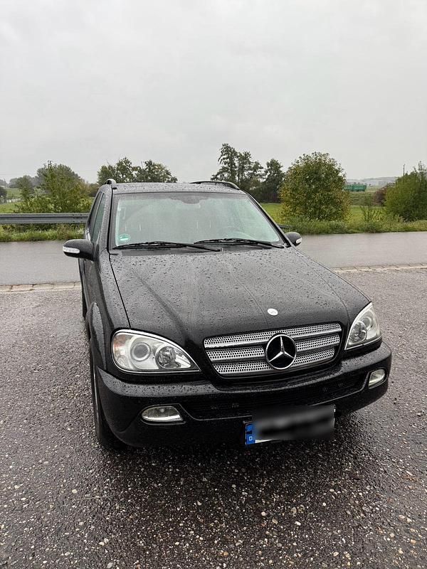 Schwarz Gebraucht 2004 Mercedes ML270 SUV | 5.550 € - Bild 1/4